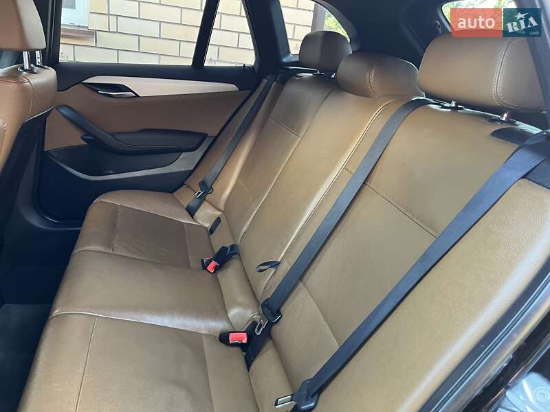 Внедорожник / Кроссовер BMW X1 2010 в Луцке