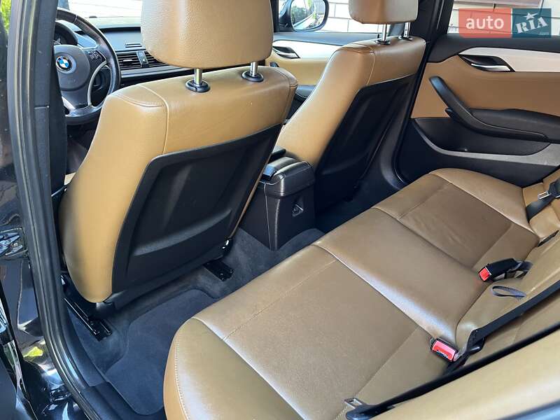 Внедорожник / Кроссовер BMW X1 2010 в Луцке