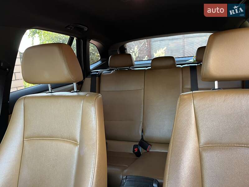 Внедорожник / Кроссовер BMW X1 2010 в Луцке