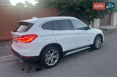 Позашляховик / Кросовер BMW X1 2017 в 