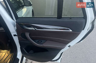 Позашляховик / Кросовер BMW X1 2017 в 