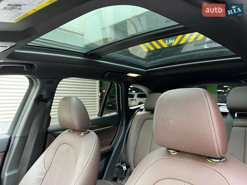 Внедорожник / Кроссовер BMW X1 2016 в Киеве