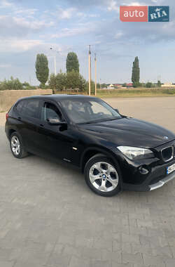 Внедорожник / Кроссовер BMW X1 2010 в Вараше