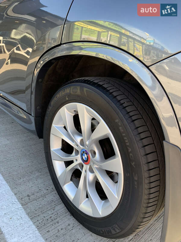 Внедорожник / Кроссовер BMW X1 2012 в Киеве