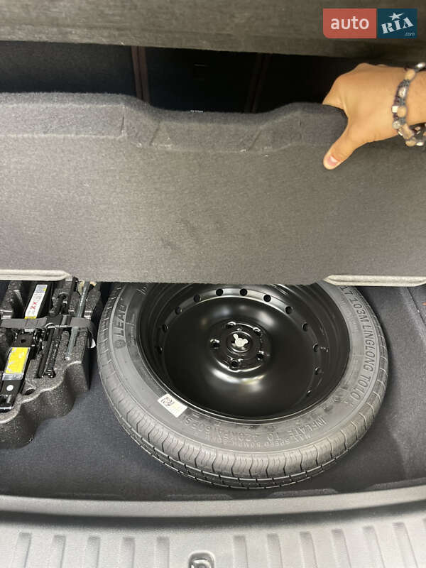 Внедорожник / Кроссовер BMW X1 2024 в Львове