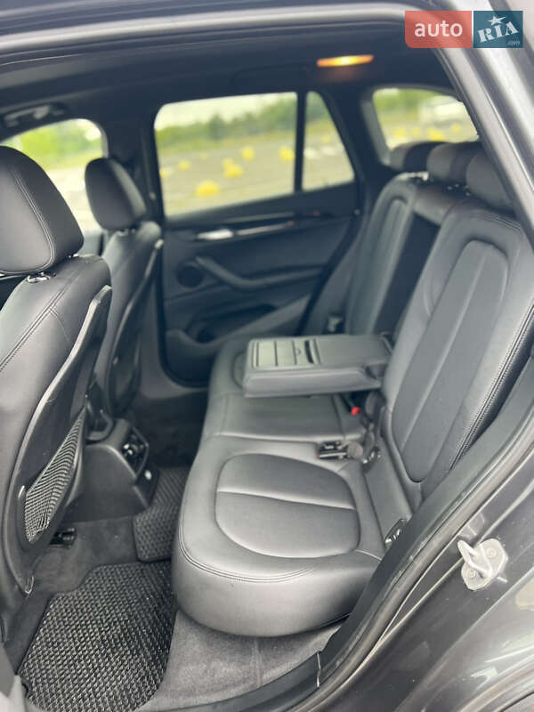 Внедорожник / Кроссовер BMW X1 2016 в Киеве