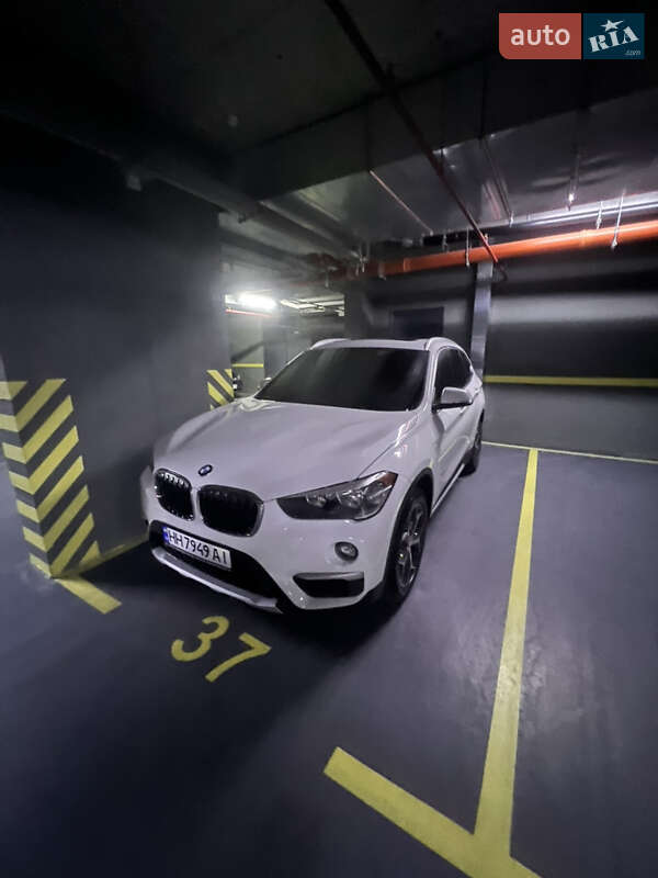 Внедорожник / Кроссовер BMW X1 2016 в Одессе