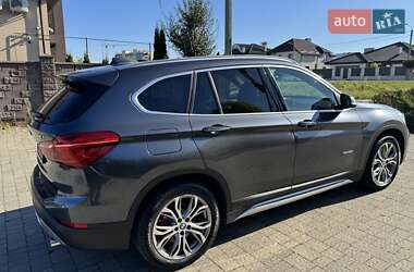 Внедорожник / Кроссовер BMW X1 2015 в 
