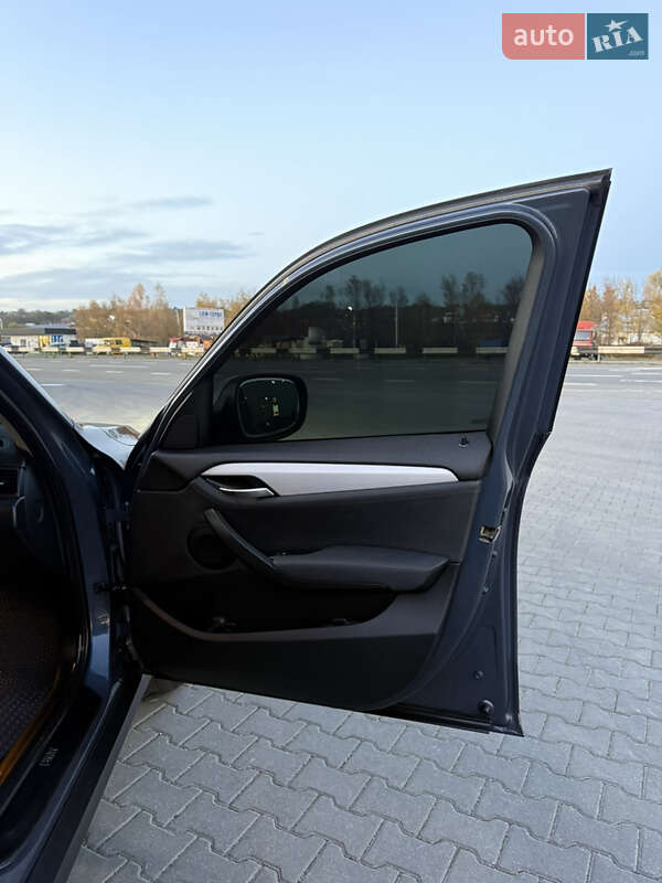 Внедорожник / Кроссовер BMW X1 2011 в Черновцах