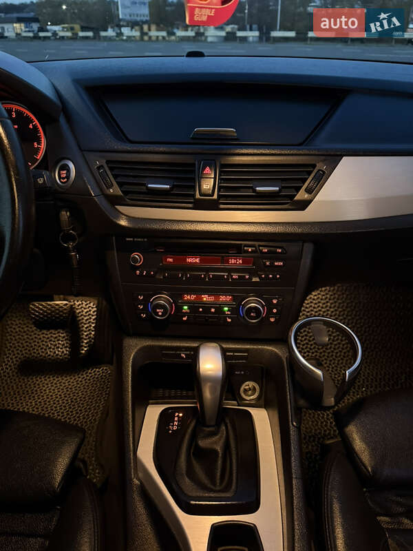 Внедорожник / Кроссовер BMW X1 2011 в Черновцах