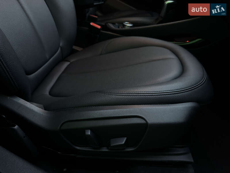 Внедорожник / Кроссовер BMW X1 2016 в Киеве