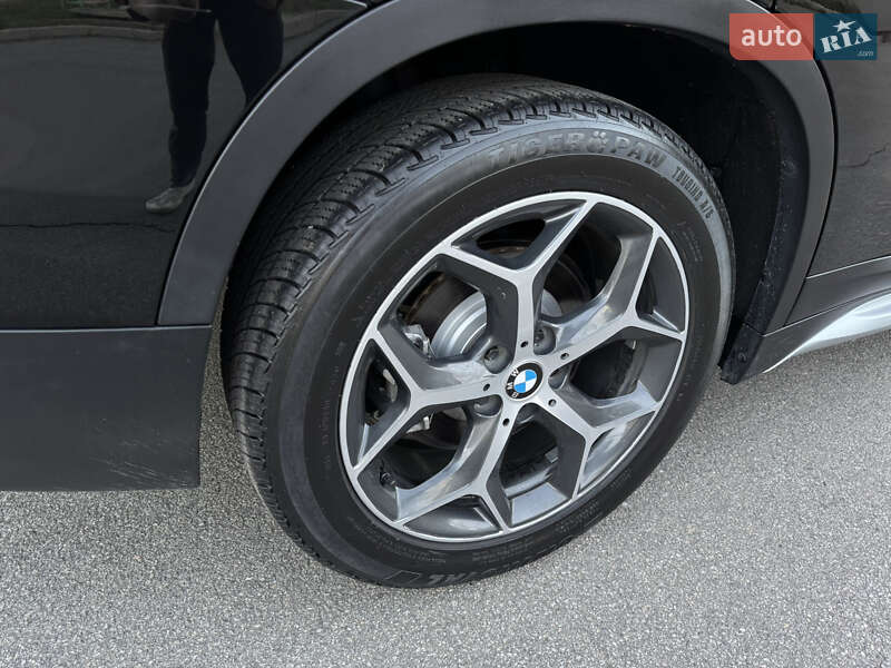 Внедорожник / Кроссовер BMW X1 2016 в Киеве