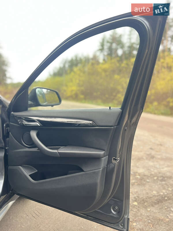 Внедорожник / Кроссовер BMW X1 2016 в Киеве