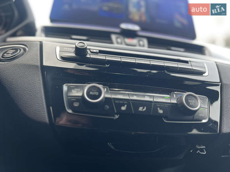 Внедорожник / Кроссовер BMW X1 2016 в Киеве