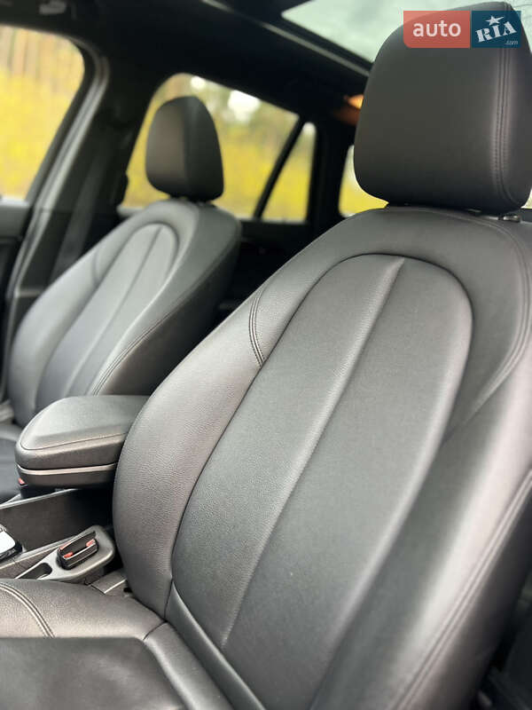 Внедорожник / Кроссовер BMW X1 2016 в Киеве