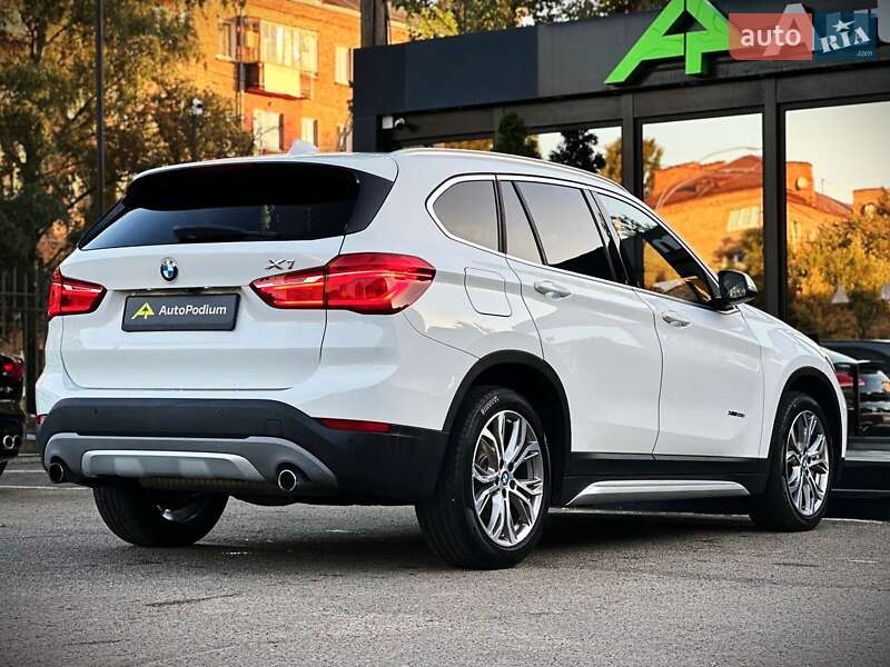 Внедорожник / Кроссовер BMW X1 2016 в Киеве