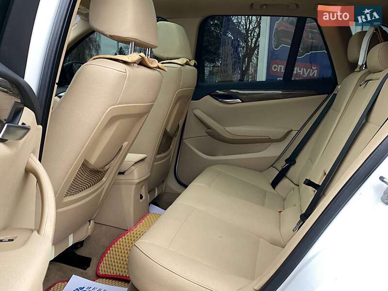 Внедорожник / Кроссовер BMW X1 2015 в Львове