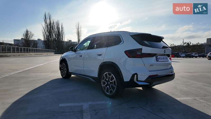 Внедорожник / Кроссовер BMW X1 2023 в Киеве