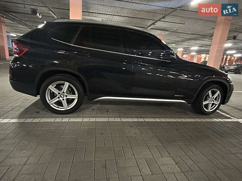 Внедорожник / Кроссовер BMW X1 2015 в Киеве