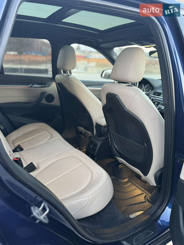 Внедорожник / Кроссовер BMW X1 2015 в Львове