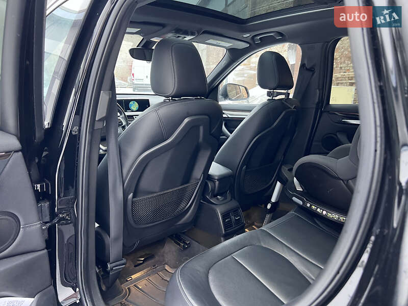 Внедорожник / Кроссовер BMW X1 2015 в Львове