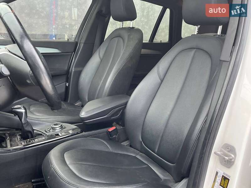 Внедорожник / Кроссовер BMW X1 2016 в Луцке