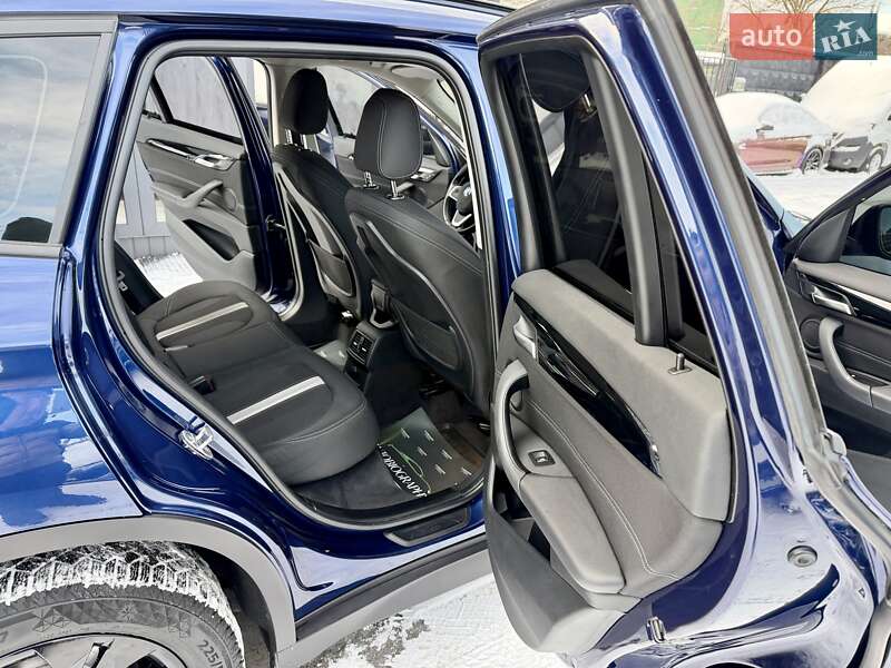 Внедорожник / Кроссовер BMW X1 2017 в Киеве