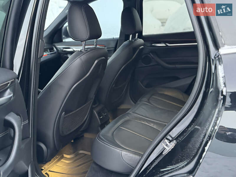 Внедорожник / Кроссовер BMW X1 2016 в Львове