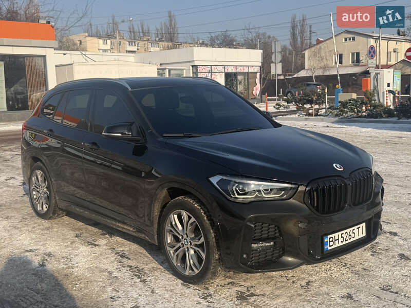 Внедорожник / Кроссовер BMW X1 2017 в Одессе