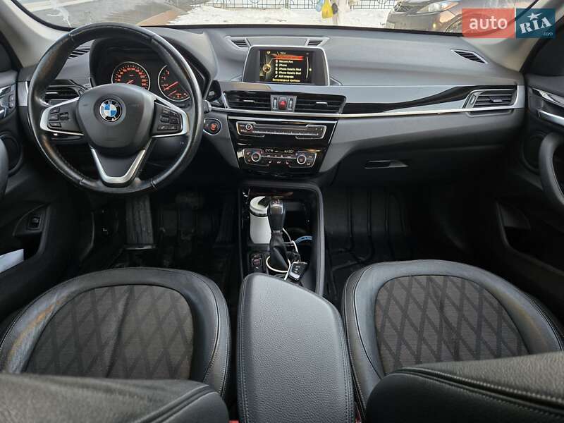 Внедорожник / Кроссовер BMW X1 2016 в Киеве