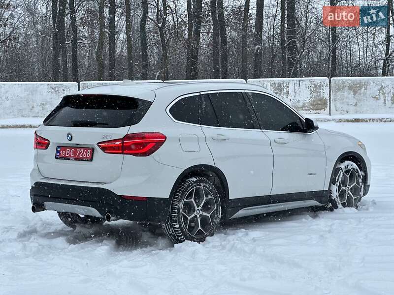 Внедорожник / Кроссовер BMW X1 2016 в Луцке