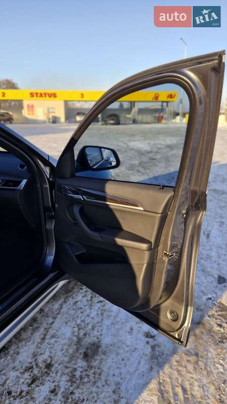 Внедорожник / Кроссовер BMW X1 2017 в Луцке