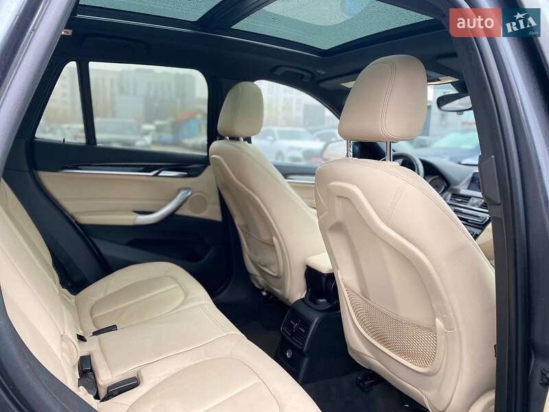 Внедорожник / Кроссовер BMW X1 2016 в Киеве