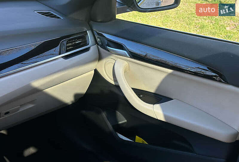 Внедорожник / Кроссовер BMW X1 2016 в Киеве