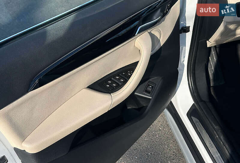 Внедорожник / Кроссовер BMW X1 2016 в Киеве