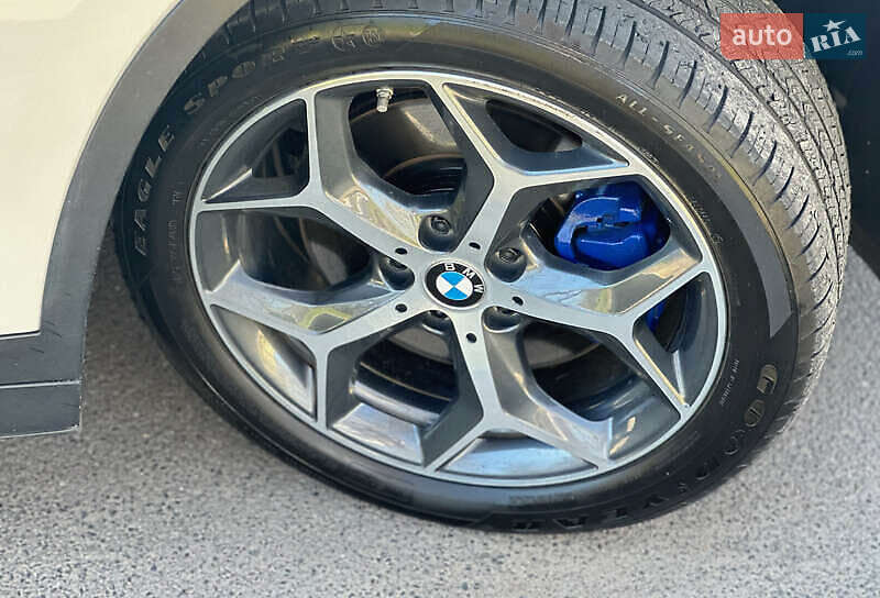 Внедорожник / Кроссовер BMW X1 2016 в Киеве