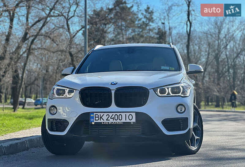 Внедорожник / Кроссовер BMW X1 2016 в Киеве