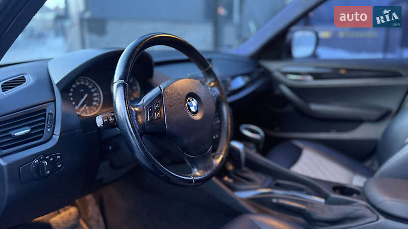 Внедорожник / Кроссовер BMW X1 2011 в Волочиске