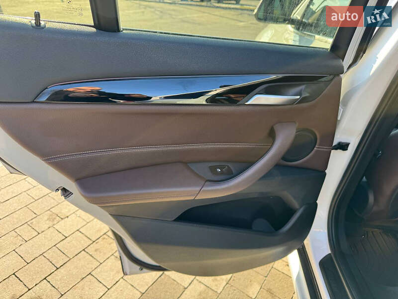 Внедорожник / Кроссовер BMW X1 2016 в Хмельницком