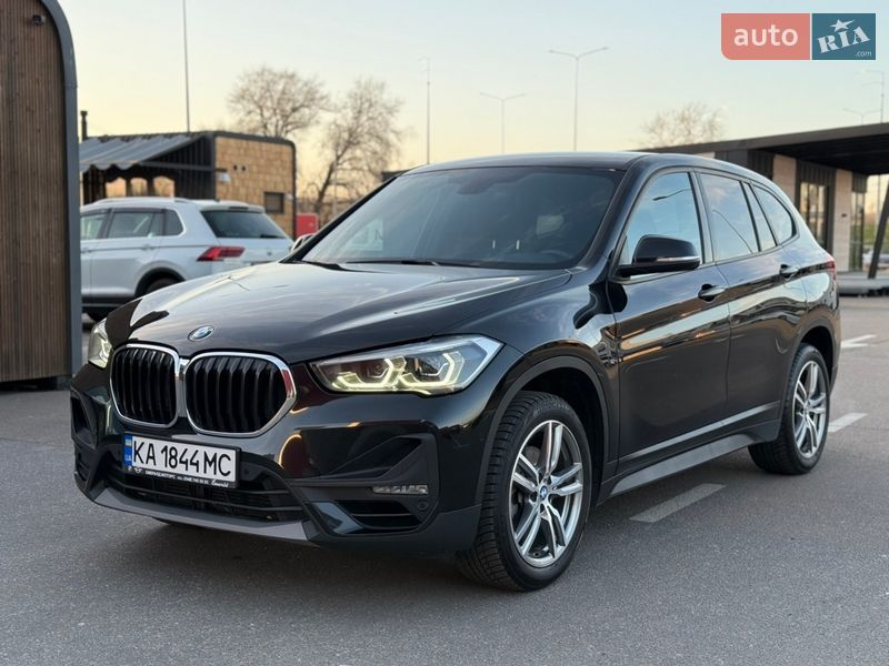 Внедорожник / Кроссовер BMW X1 2022 в Киеве