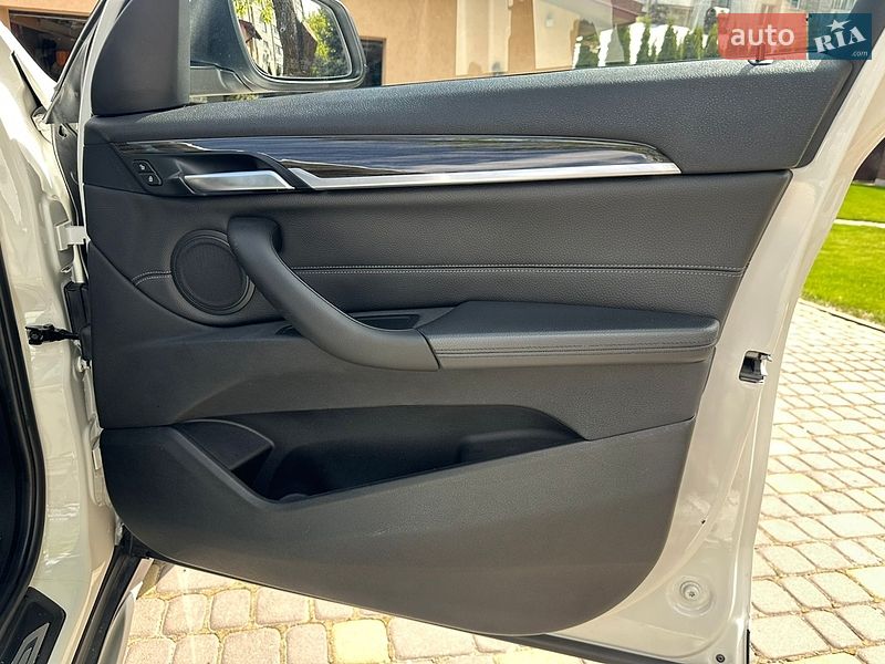 Внедорожник / Кроссовер BMW X1 2016 в Львове