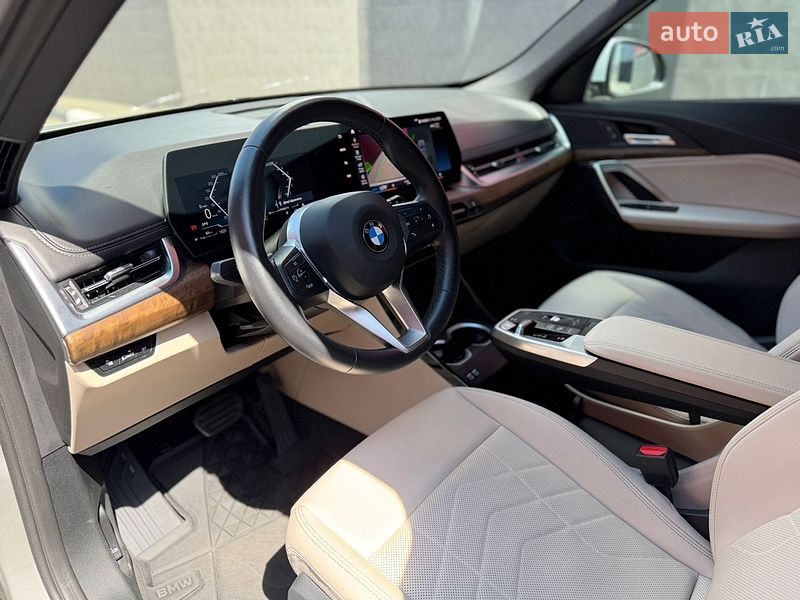 Внедорожник / Кроссовер BMW X1 2023 в Киеве