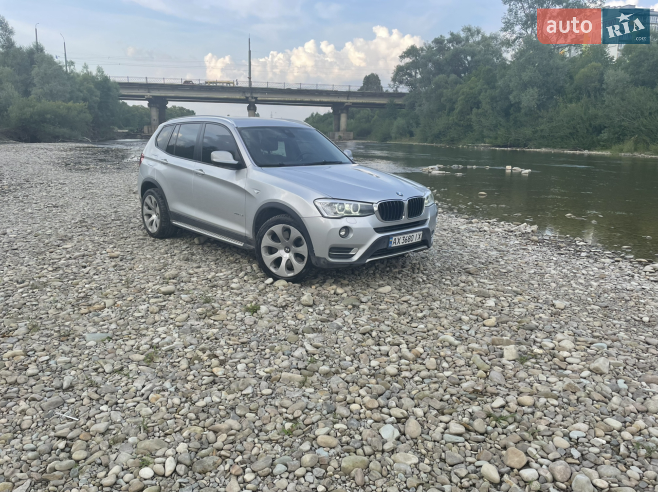 Дуже доглянуте та гарне авто, з останнім атмо двигуном від BMW на який з легкістю можно встановити газове обладнання, рідний пробіг 140 тис. вся в рідній фарбі окрім морди. Встановлено повний пакет з рестайлінгу та ще велика кількість додаткових оригінальних опцій:

- Безключовий доступ + smart opener(багажник відкривається якщо махнути ногою під бампером)
- Електро привід багажника
- Проекція на лобове скло
- Панорама
- Найновіша система мультімедіа NBT з карплей
- Спортивні сидіння з електронним регулюванням та підігрівом
- Руль з підігрівом та підрульвими пелюстками
- Адаптивний біксенон
- Камери кругового огляду
- Система розпізнавання дорожніх знаків
- Система попередження про наїзд на пішоходів та попередження про зіткнення з іншим авто
- Максимальна аккустична система
- Бездротова зарядка
- Автоматичне дальнє світло
- Омивач задньої камери
- Гальмівні диски збільшеного діаметру від BMW f15 m50i 

Та багато іншого чого зараз не пригадаю. Покупець буде задоволоний. Присутній адекватний торг при огляді.