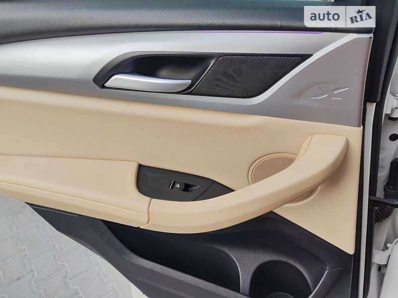 Внедорожник / Кроссовер BMW X3 2018 в Звягеле