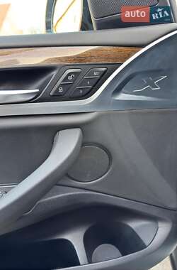 Внедорожник / Кроссовер BMW X3 2019 в 