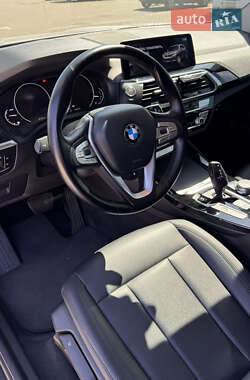 Внедорожник / Кроссовер BMW X3 2018 в 