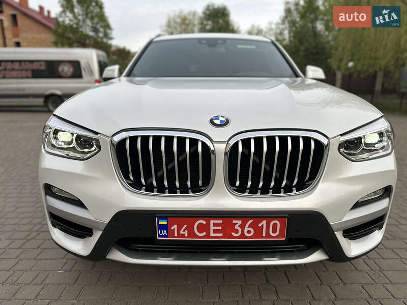 Внедорожник / Кроссовер BMW X3 2019 в 
