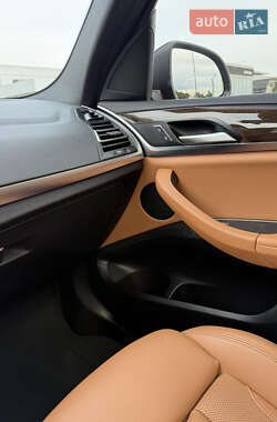 Внедорожник / Кроссовер BMW X3 2021 в 