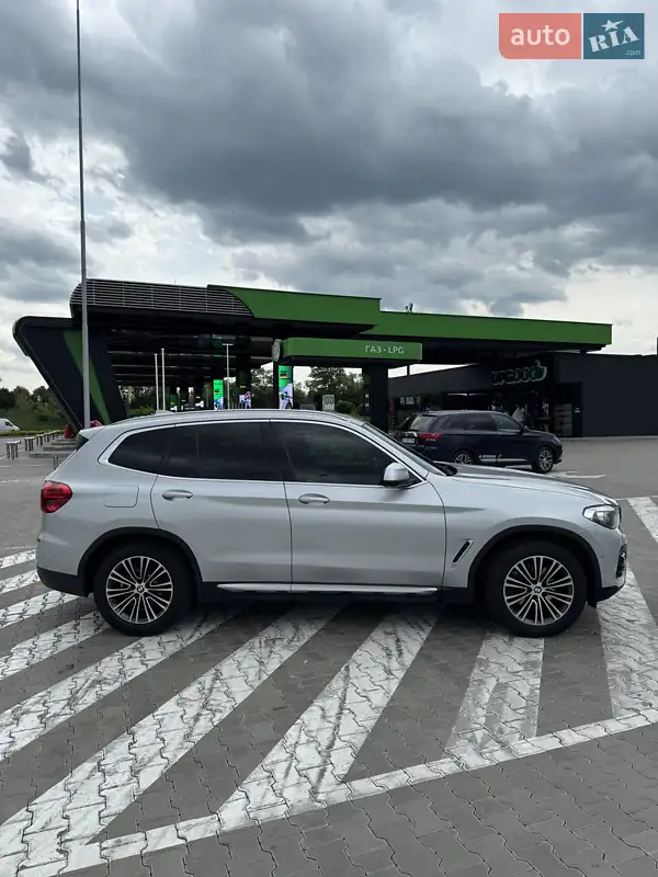 Внедорожник / Кроссовер BMW X3 2018 в 