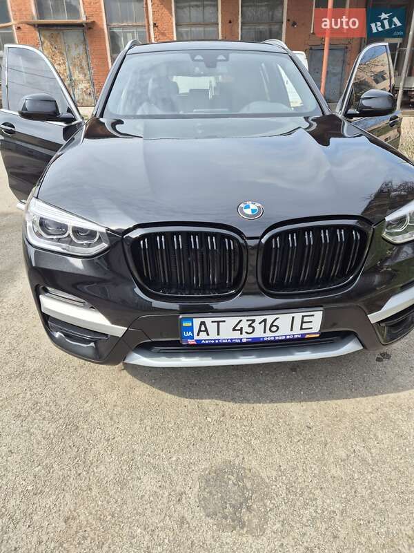 Внедорожник / Кроссовер BMW X3 2021 в 